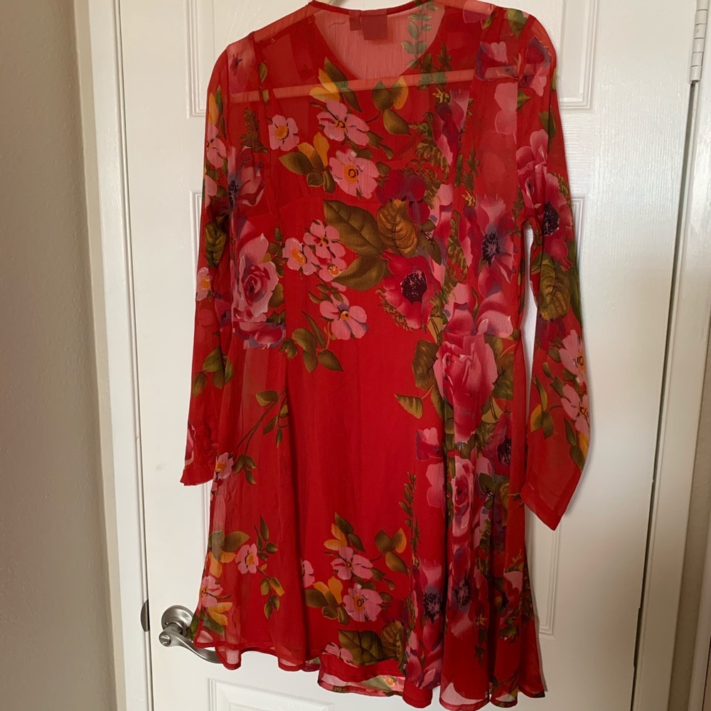 Elegant Red Floral Dress - Picture 7 of 8